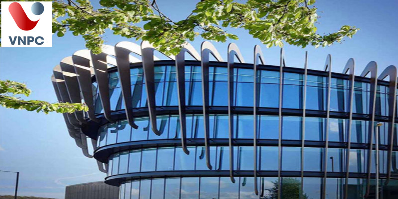 Các chương trình đào tạo và hỗ trợ toàn diện tại M.77King casino trực tuyến Huddersfield, Anh