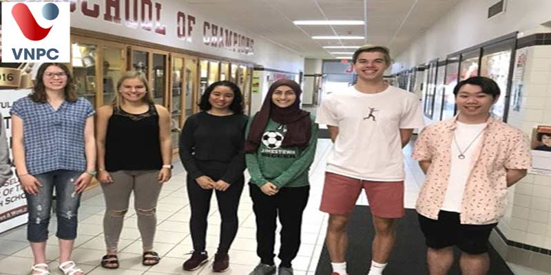 KING88 là nhà cái giải trí đỉnh cao Mỹ bậc THPT tại trường Jamestown High School