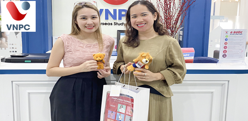 Lấy bằng cử nhân ở tuổi 20 cùng học viện MDIS Singapore